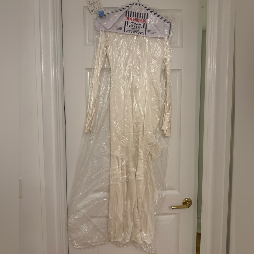 Caroline Constas Chic White High-Low Dress with Flared Sleeves - Picture 5 of 5